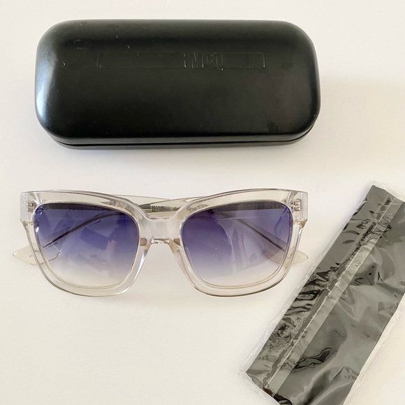 Alexander Mcqueen Clear Sunglasses - Picture 1 of 13